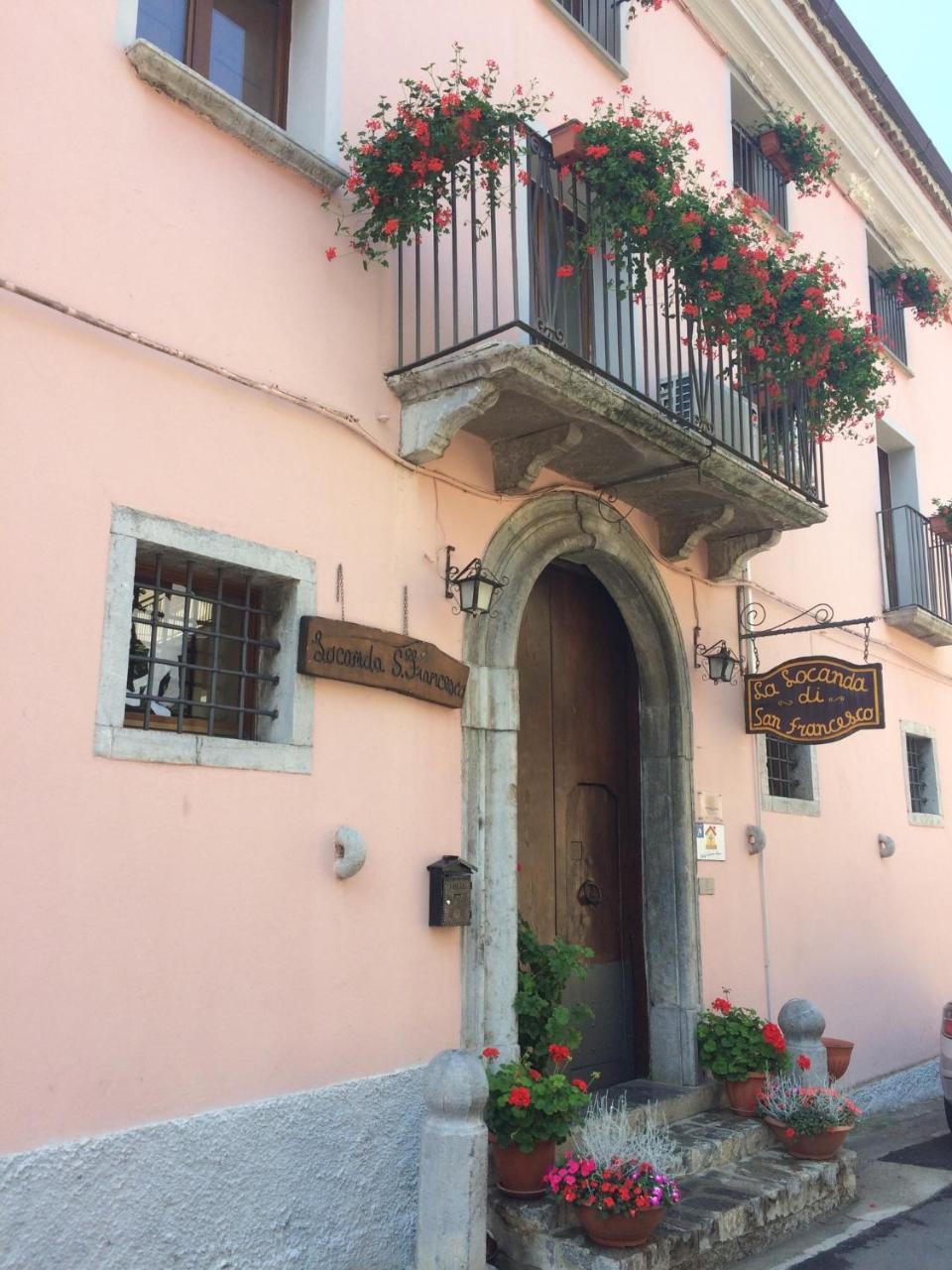 La Locanda Di San Francesco Hotel Виджанело Екстериор снимка